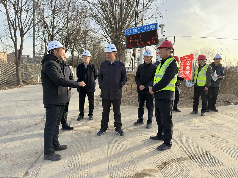安陽市副市長高勤科一行調(diào)研安鶴高速一標(biāo)節(jié)后復(fù)工復(fù)產(chǎn)情況.jpg